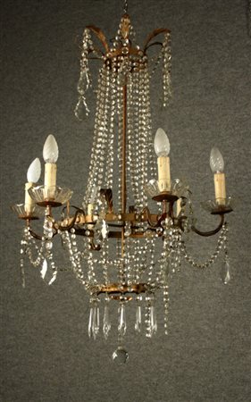 Lampadario sei bracci tipo Impero con fusto in ferro e gocce di vetro. Inizi...