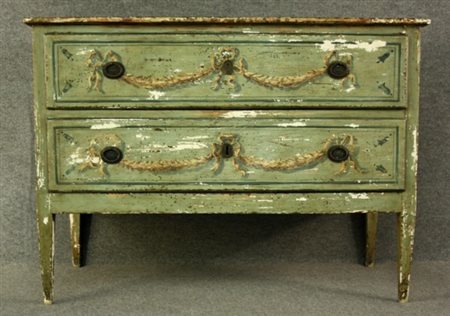 Cassettone in legno laccato a due cassetti. XIX secolo. Difetti. Mis. Lung....