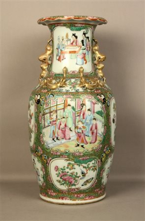 Vaso in porcellana dipinta. Cina. Inizi XX secolo. Felatura sulla base. Mis....