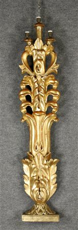 Grande fregio in legno intagliato e dorato a foglia trasformato in applique...