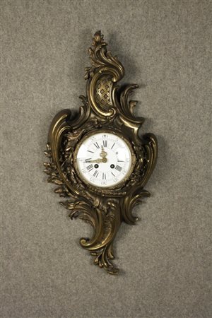 Orologio da parete tipo Cartel in bronzo con quadrante smaltato e numeri...