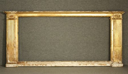 Cornice in legno dorato a mecca. XVIII secolo. Difetti. Mis. interne cm...