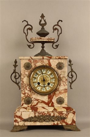 Orologio da tavolo in marmo rosso Francia con finiture in bronzo e quadrante...