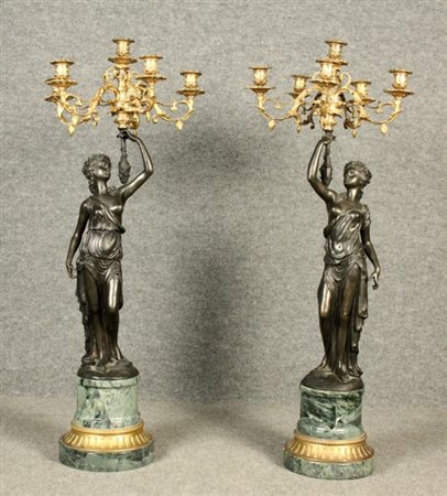 Coppia di candelabri a sei fiamme in bronzo brunito e dorato raff. ''FIGURE...