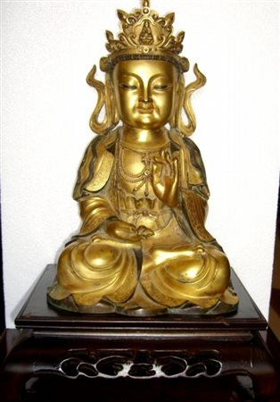 Firmato. Antica scultura cinese in bronzo finemente cesellato e dorato raff....