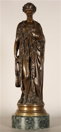 Firmato, datato. Scultura in bronzo su base di marmo verde raff. ''VESTALE...