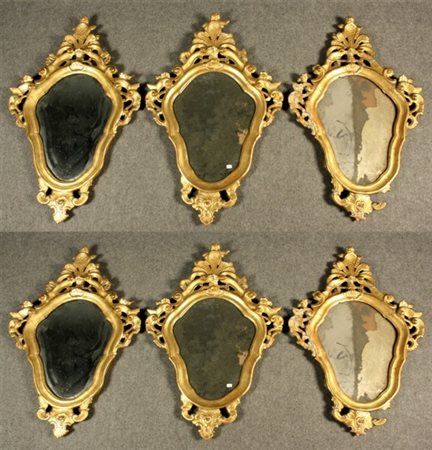 Firmato. Sei specchiere in legno intagliato e dorato a foglia d'oro. XVIII...