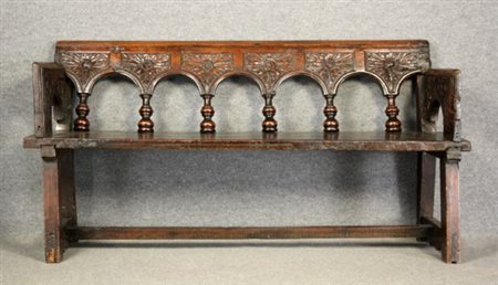 Firmato, datato. Panca spagnola in legno intagliato con decori floreali....