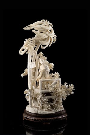 Scultura in avorio raffigurante mandarino in paesaggio esotico con volatili...