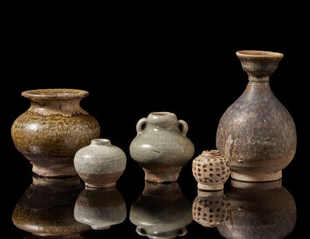 Cinque vasetti monocromi in terracotta smaltata di manifattura cinese(h.max...