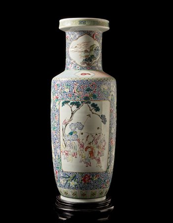 Vaso rouleau in porcellana Famiglia Rosa raffigurante pannelli con bambini e...