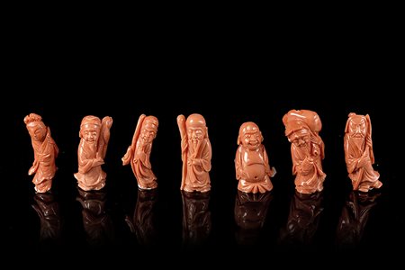 Sette piccole sculture in corallo raffiguranti le sette divinità della...