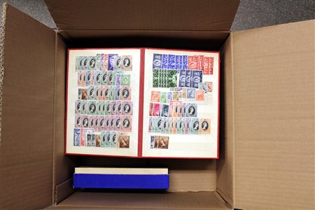 AREA ITALIANA, MONDIALI 1850/1965Eterogeneo lotto di francobolli in mazzette,...