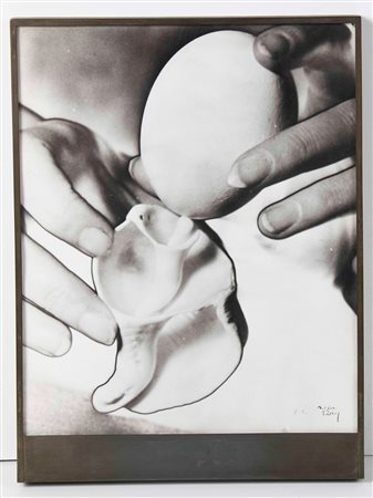 Man Ray (1890-1976) The Egg and the Shell, 1973 stampa in bianco e nero...