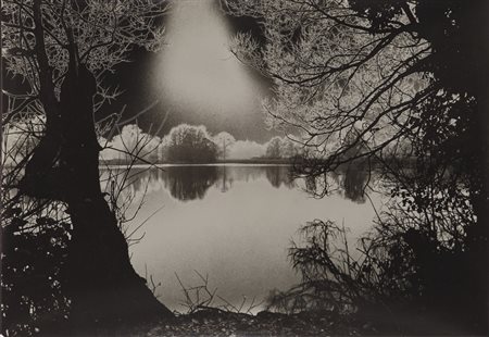 UGO MULAS (1928-1973)Senza TitoloFotografia solarizzatacm 25x35,4Timbro...