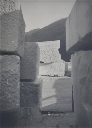 Erich Pattis (Tiers 1902 – Bozen 1996) Marmorblöcke in Laas;Fotografie, 18 x...