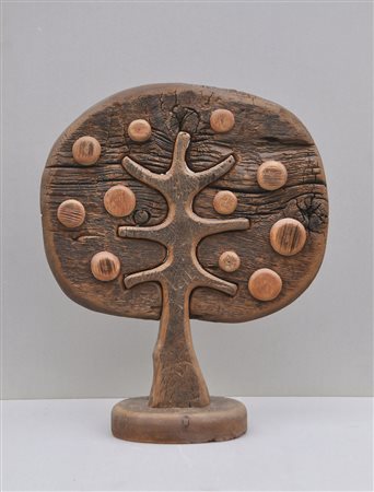 Adolf Vallazza Baum, 2009;Verschiedene Hölzer, farbig lasiert, Höhe 54,5 cm...