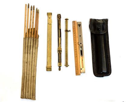 Lotto composto da cinque misure in vari materiali-ENFive measures of various...