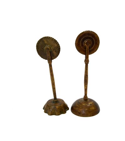Lotto composto da due rondelle da pasta verticali in ottone (cfr....