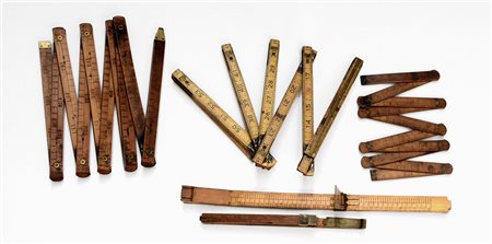 Lotto composto da cinque piccole misure pieghevoli in legno-ENFive wooden...