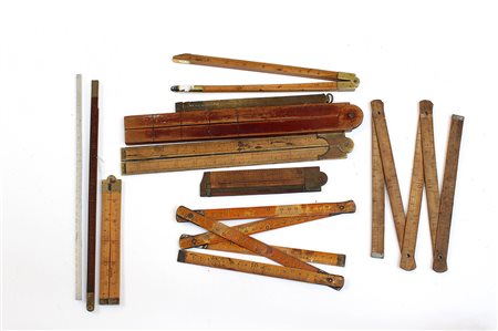 Lotto composto da dieci misure in ottone e legno-ENTen brass/wood rulers