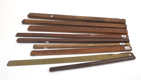 Lotto composto da nove misure in legno-ENNine wooden measures