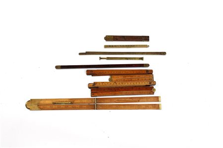 Lotto composto da dieci misure in ottone e legno-ENTen brass/wood rulers