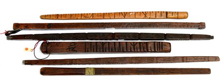 Lotto composto da sei misure in legno, rustiche-ENSix wooden measures