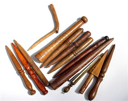 Lotto composto da attrezzi vari di diverse forme-ENA lot of various tools