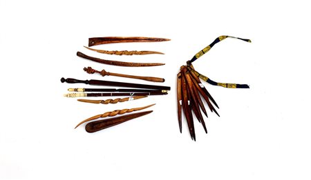 Lotto composto da vari fusi per filare in legno-ENA lot of various wooden...