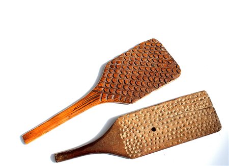 Due battitori in legno (l cm max 36 ca)-ENTwo wooden beaters