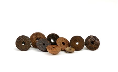 Lotto composto da nove stampi in legno-ENNine wooden pastry stamps