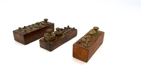 Lotto composto da tre pesiere da 1 Kg-ENThree sets of weights