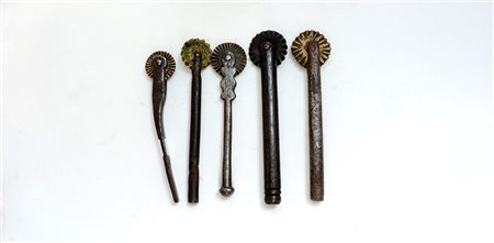 Lotto composto da cinque rondelle da pasta in metallo-ENFive iron/brass...