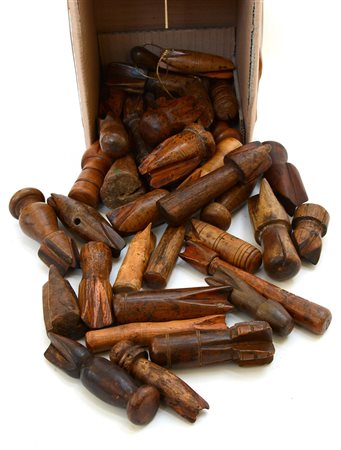 Lotto composto da vari fendoirs in legno-ENA lot of various wooden "fendoirs"