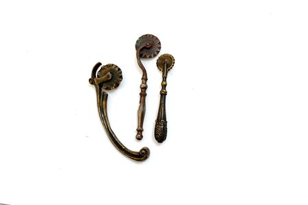 Lotto composto da tre rondelle da pasta in ottone e ferro-ENThree brass/iron...