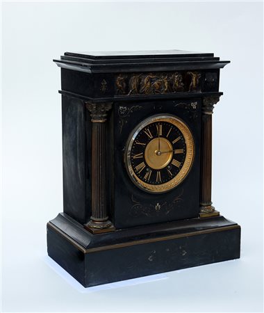 ANONIMO, FRANCIA Pendola da tavolo in marmo nero del Belgio con colonnine,...