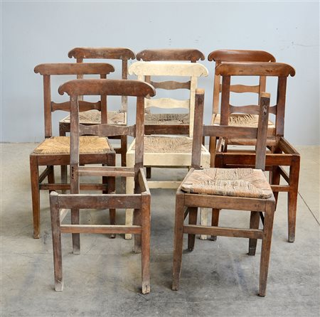 Lotto composto da otto sedie con schienale a giorno, gambe dritte (difetti e...