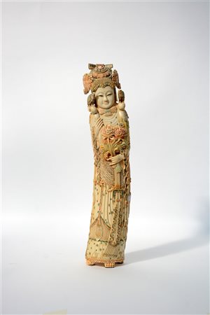 Scultura raffigurante imperatrice con fiori e volatili, dettagli a colori (h....