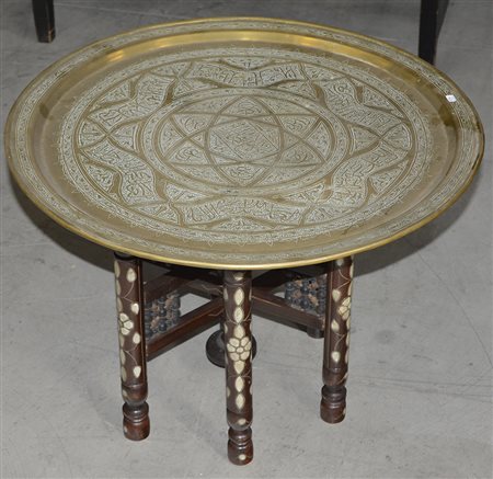 Trespolo portavassoio pieghevole in stile moresco in legno ebanizzato ed...