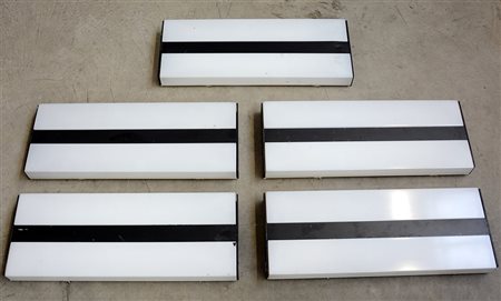 Dieci lampade da parete rettangolare. Produzione Trilux, anni '70. Metallo...