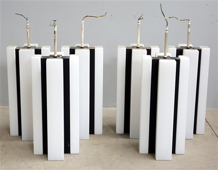 Lotto composto da sei lampade a sospensione a croce. Produzione Trilux, anni...