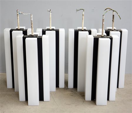 Lotto composto da sei lampade a sospensione a croce. Produzione Trilux, anni...