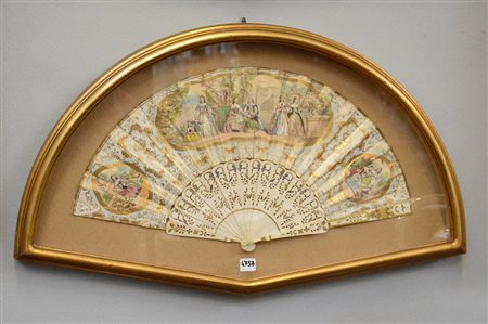 Ventaglio con stecche in avorio inciso e traforato e pagina in carta decorata...