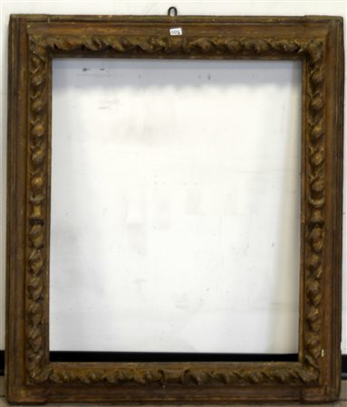 Cornice in legno intagliato dorato sec XVII (cm 77x63) (difetti)