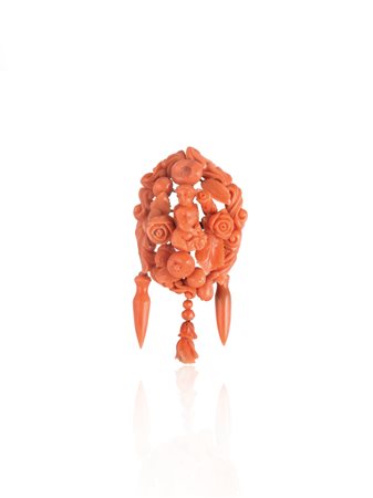 PENDENTE/SPILLA IN ORO GIALLO E CORALLO, FINE SEC. XIX realizzato in corallo...