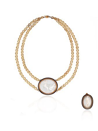 DEMI-PARURE COMPOSTA DA COLLIER E SPILLA IN ORO GIALLO, SMALTO E CAMMEI IN...