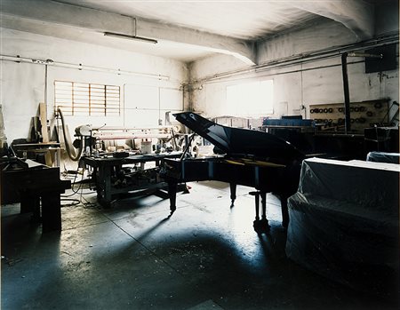 Vincenzo Castella (1952) Pianoforti, anni 1995 Vintage C-print cm 30 x 40,2...