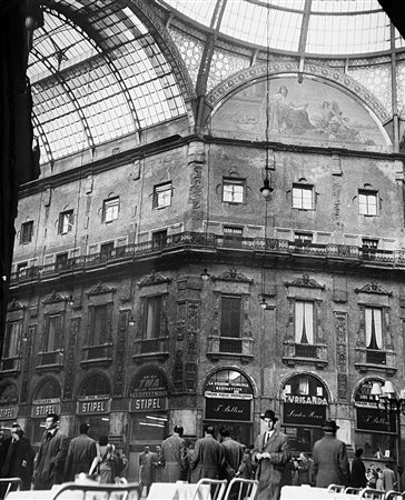 Kurt Blum (1922 - 2005) Milano, Galleria Vittorio Emanuele, anni 1940 Stampa...