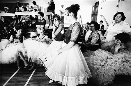 Gianni Berengo Gardin (1930) Senza titolo (Lezione di danza), anni 1970...